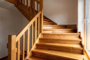 Holztreppe mit Erfahrung in Partenstein – Treppenbau