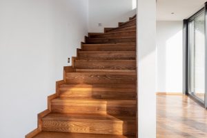 Holztreppen in Bergstraße – Treppenbau