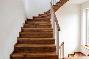 Holztreppen in Heusenstamm – Treppenbau