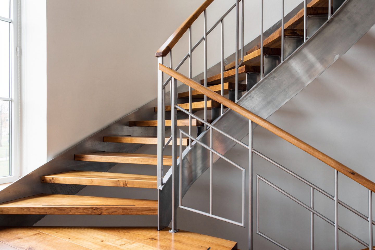Stahltreppen in Ahorn – Treppenbau